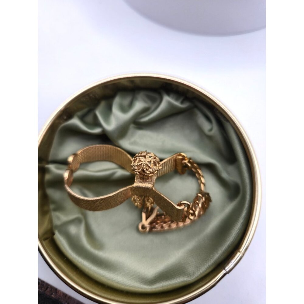 Vintage Abon Mfg. Gold Tone Glove Holder w/ Original Box USA 1950s NOS